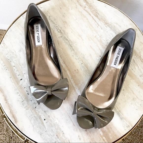 Steve Madden Shoes - Steve Madden gray bow flats sz 7